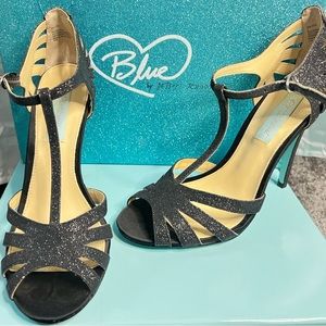 BETSEY BLUE TEE STRAPPY HEEL